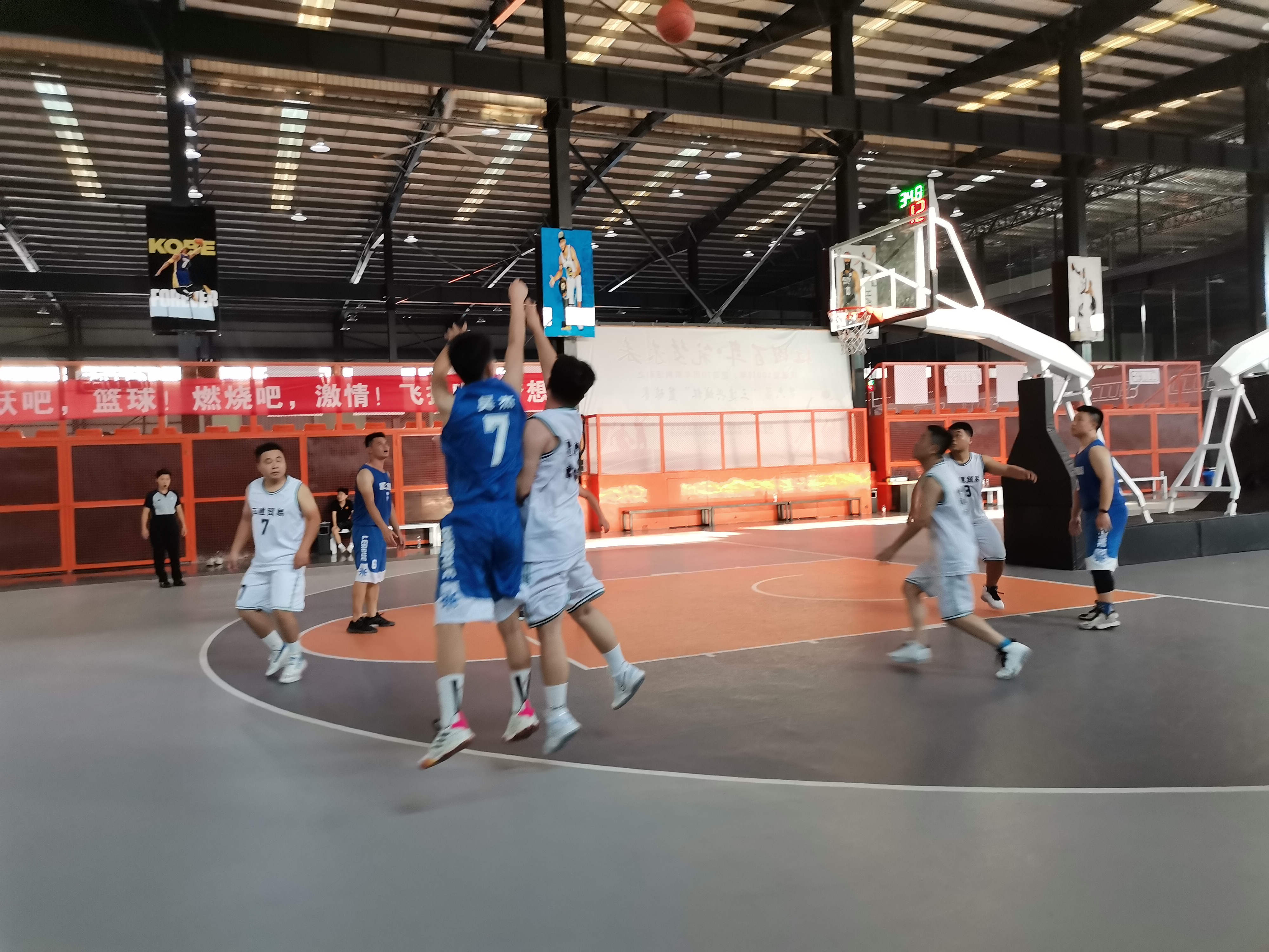 “篮”不住的风采 “赛”不完的激情(图3)