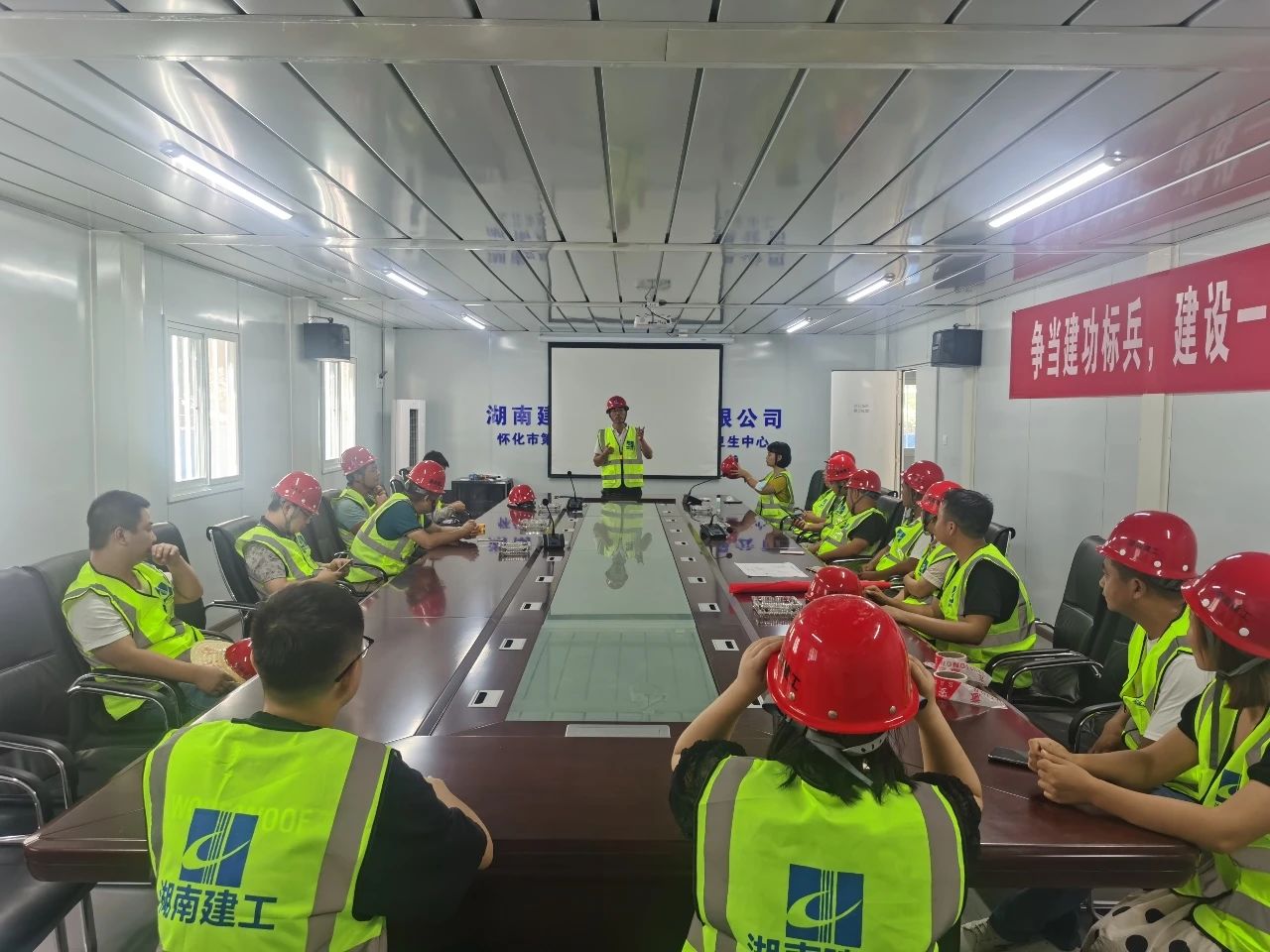 安全第一践于行 防患未然贵于恒丨公司市一医院内科楼项目组织开展消防应急演练(图3)